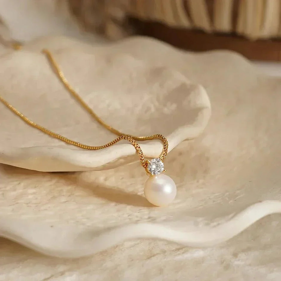 Madeleine | Pearl Pendant Necklace